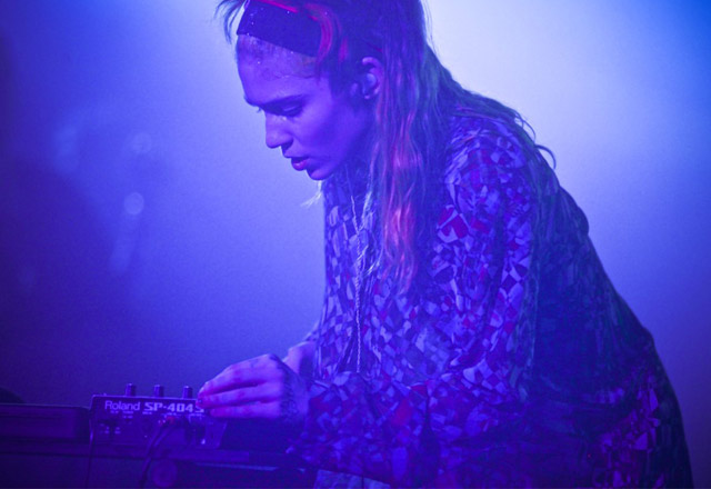 Grimes, Ami Dang