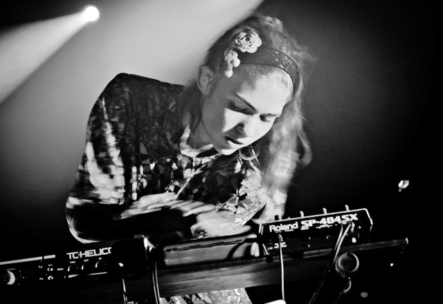 Grimes, Ami Dang