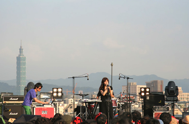Deerhoof, The xx, Suede, Kyary Pamyu Pamyu きゃりーぱみゅぱみゅ, 女孩與機器人, Dronetonics, 非人物種, 白目, Okamotos, 放客兄弟, 新墨鏡 Deerhoof, The xx, Suede, Kyary Pamyu Pamyu きゃりーぱみゅぱみゅ, 女孩與機器人, Dronetonics, 非人物種, 白目, Okamotos, 放客兄弟, 新墨鏡